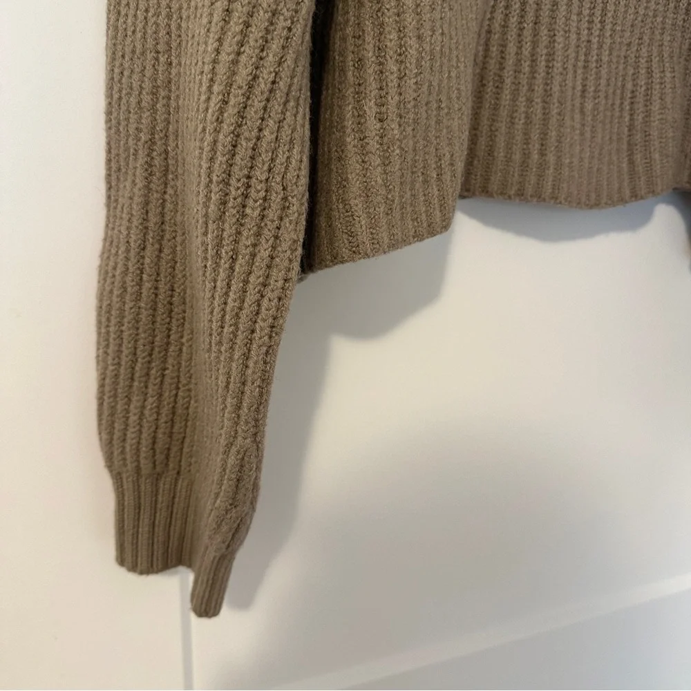 Aritzia Babaton Guell Cropped Wool Ribbed Turtleneck Sweater Size Medium Women’s - Picture 4 of 12